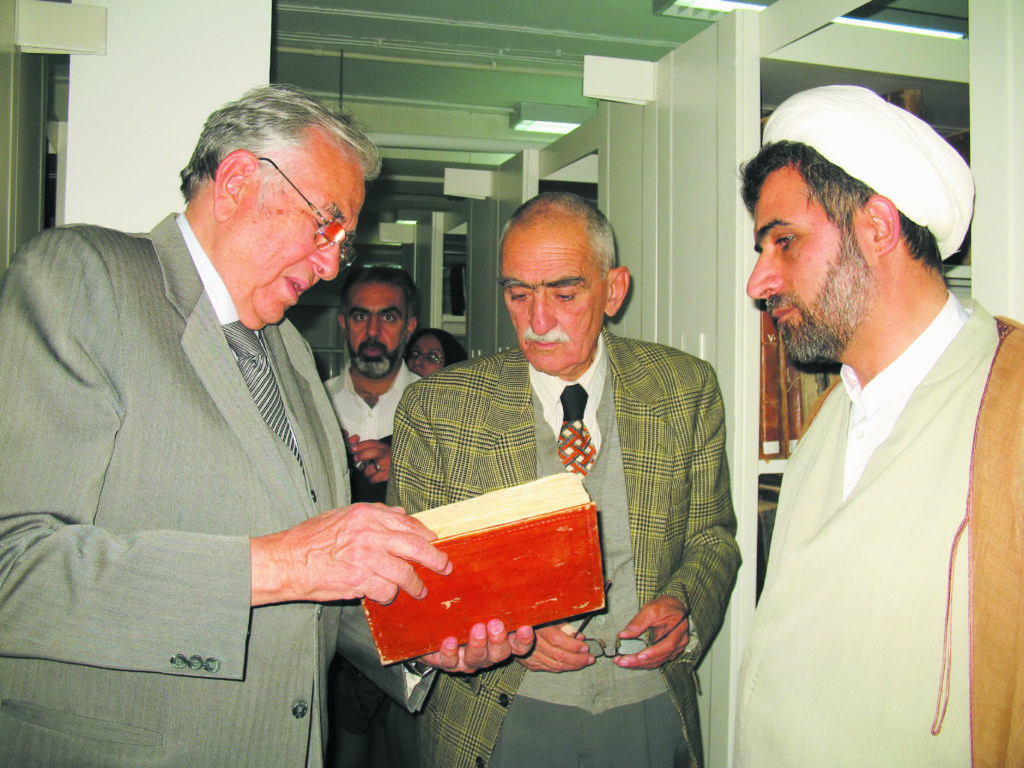 في مكتبة مجلس الشورى بطهران نناقش توثيق نسخة أندلسية قديمة نادرة من كتاب الإمامة والسياسة